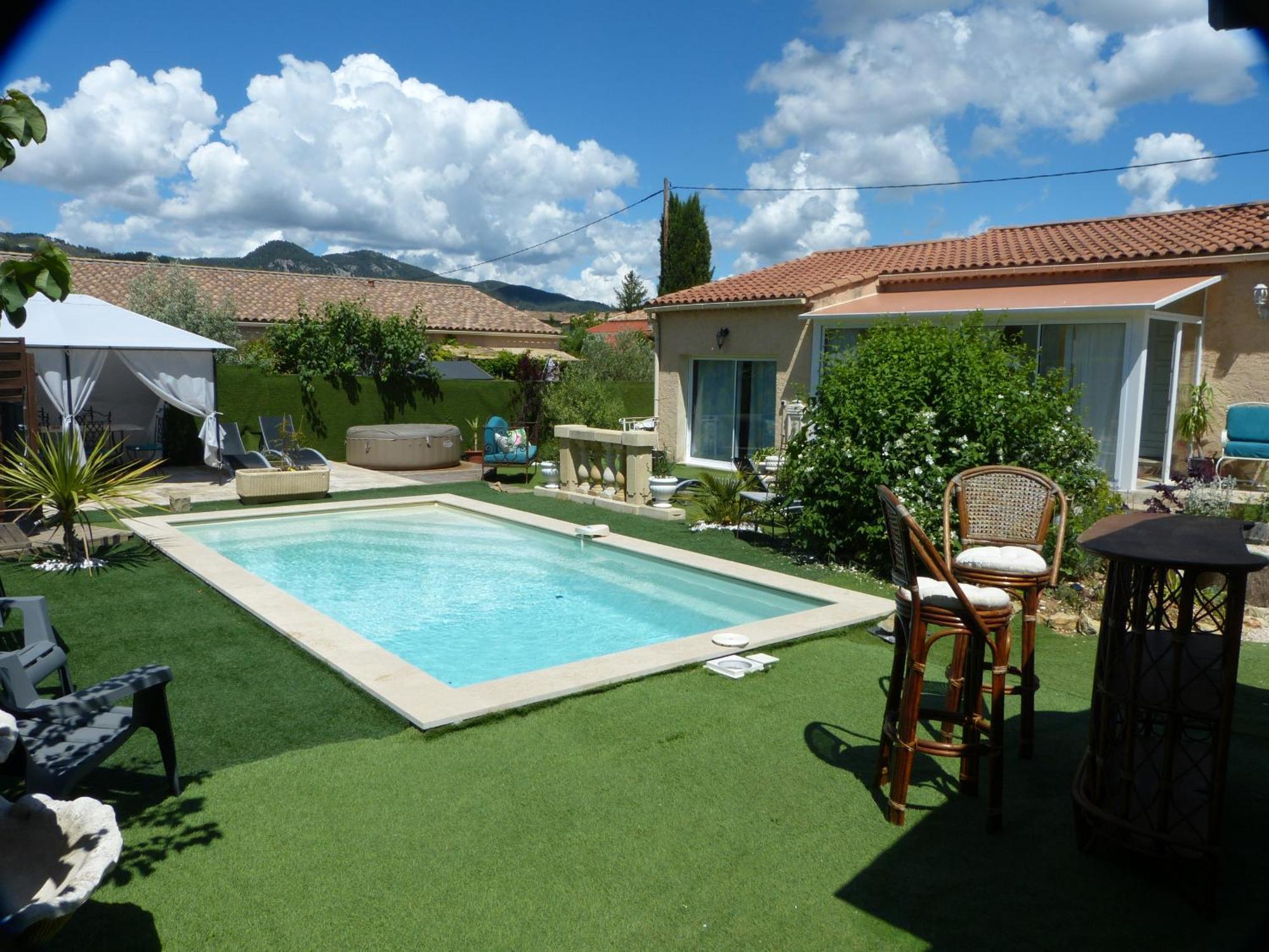 Eclats Du Sud Hebergements "Les Lavandes" Ou "Les Romarins" Meubles De Tourisme Classes 3 Etoiles Auriol Habitación foto