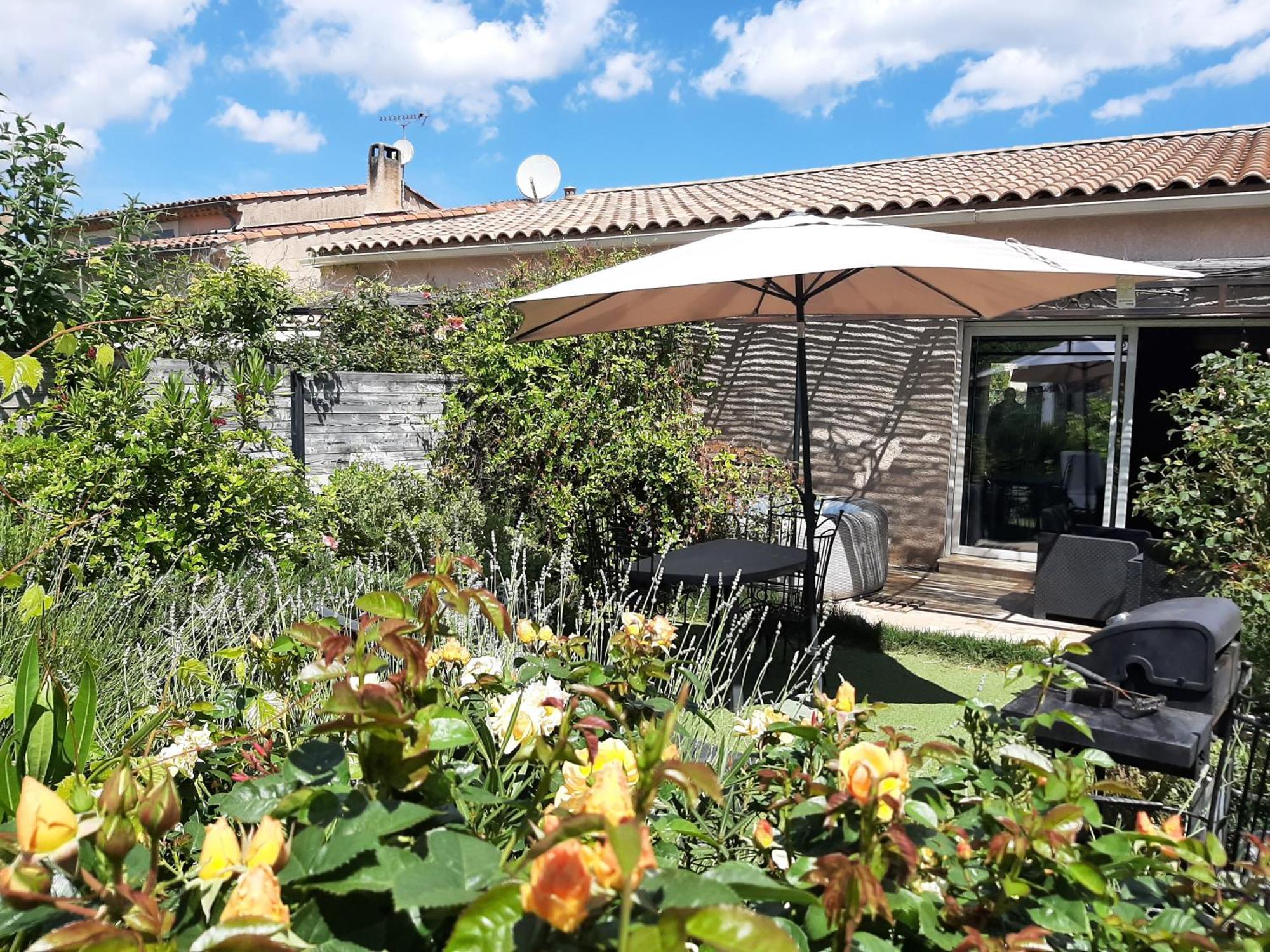 Eclats Du Sud Hebergements "Les Lavandes" Ou "Les Romarins" Meubles De Tourisme Classes 3 Etoiles Auriol Habitación foto
